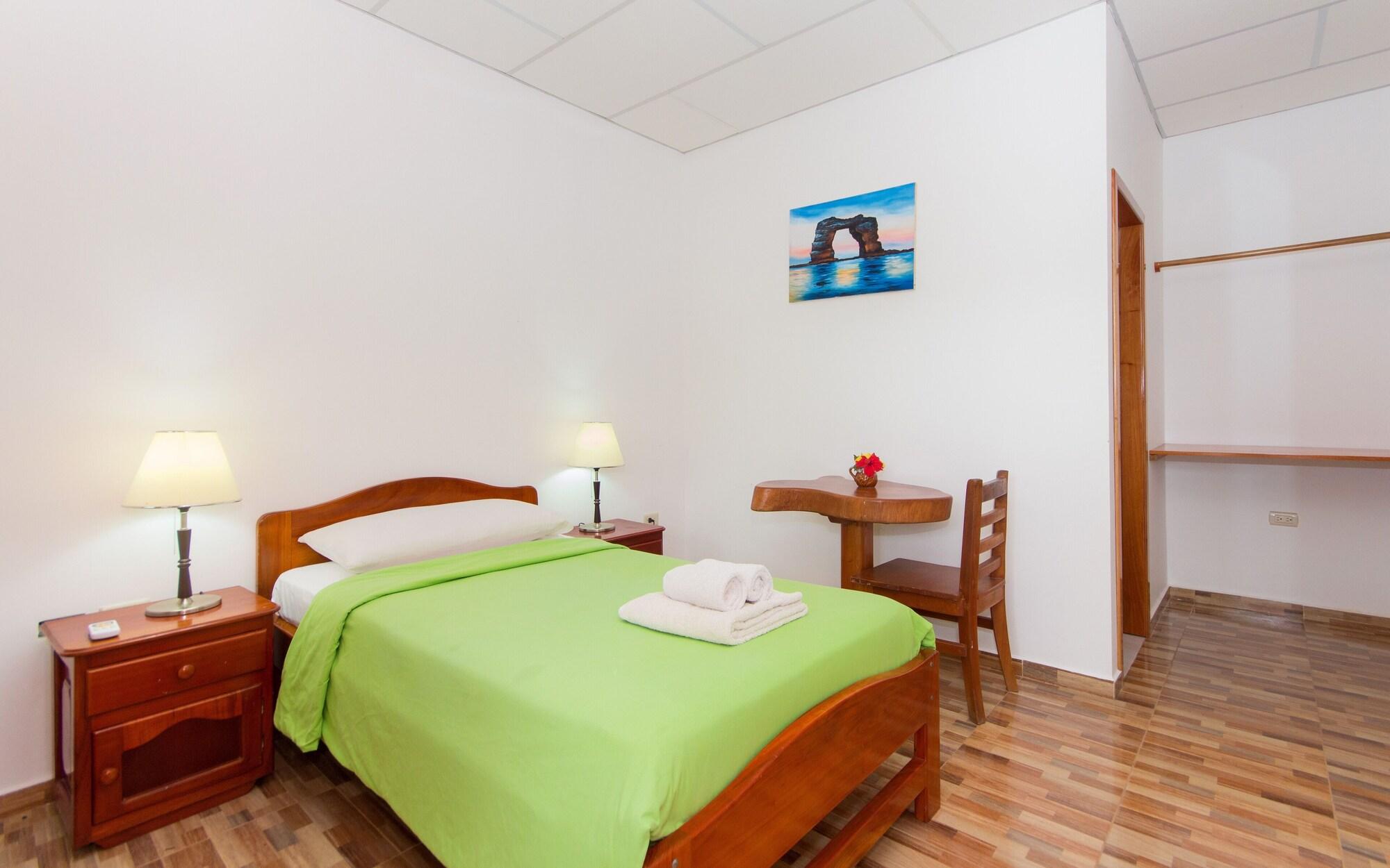 Hotel Twin Galapagos Пуэрто-Айора Экстерьер фото
