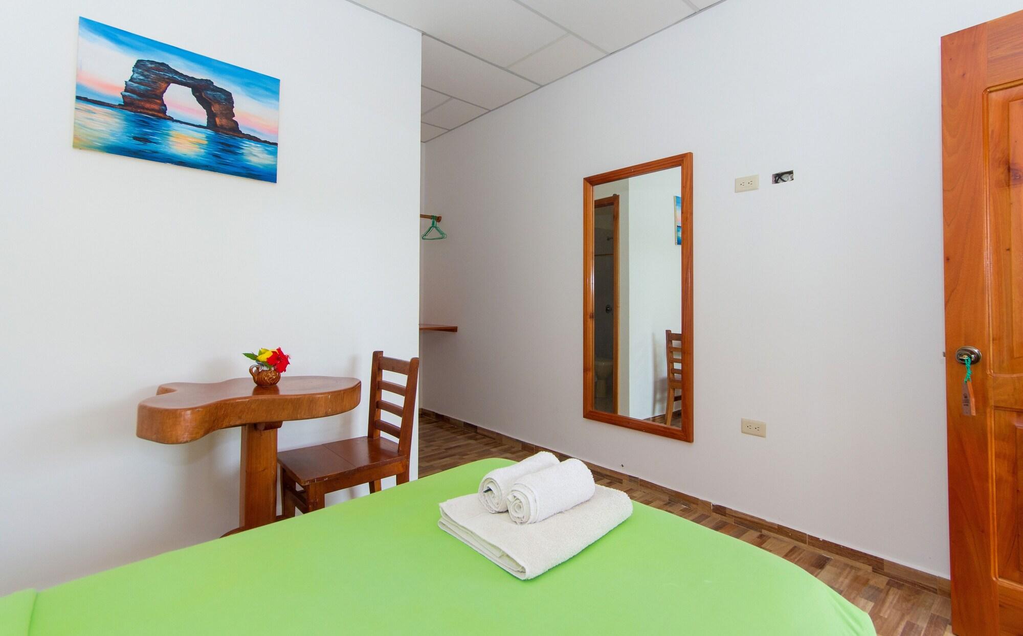 Hotel Twin Galapagos Пуэрто-Айора Экстерьер фото