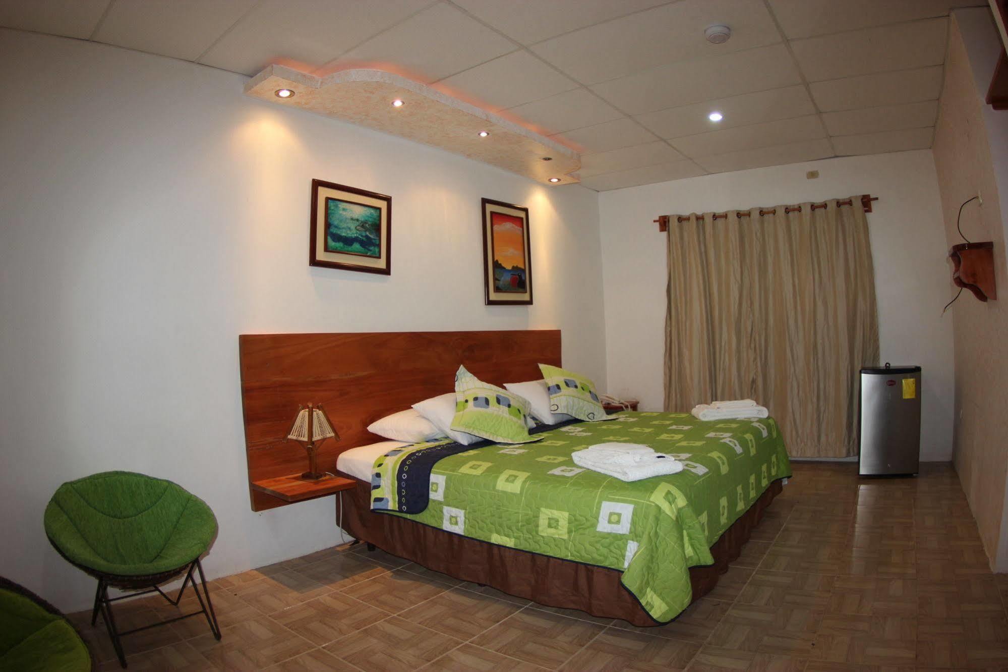 Hotel Twin Galapagos Пуэрто-Айора Экстерьер фото