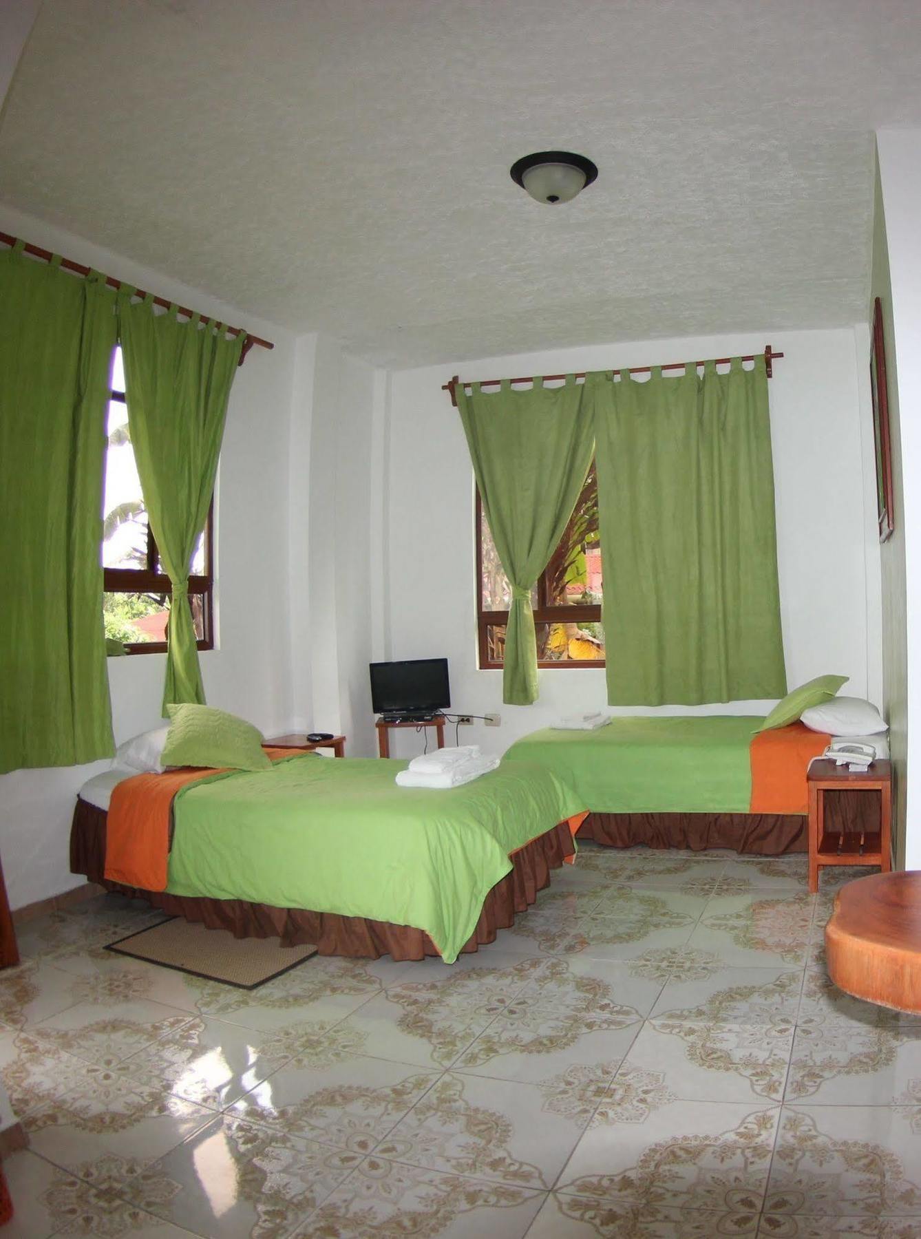 Hotel Twin Galapagos Пуэрто-Айора Экстерьер фото
