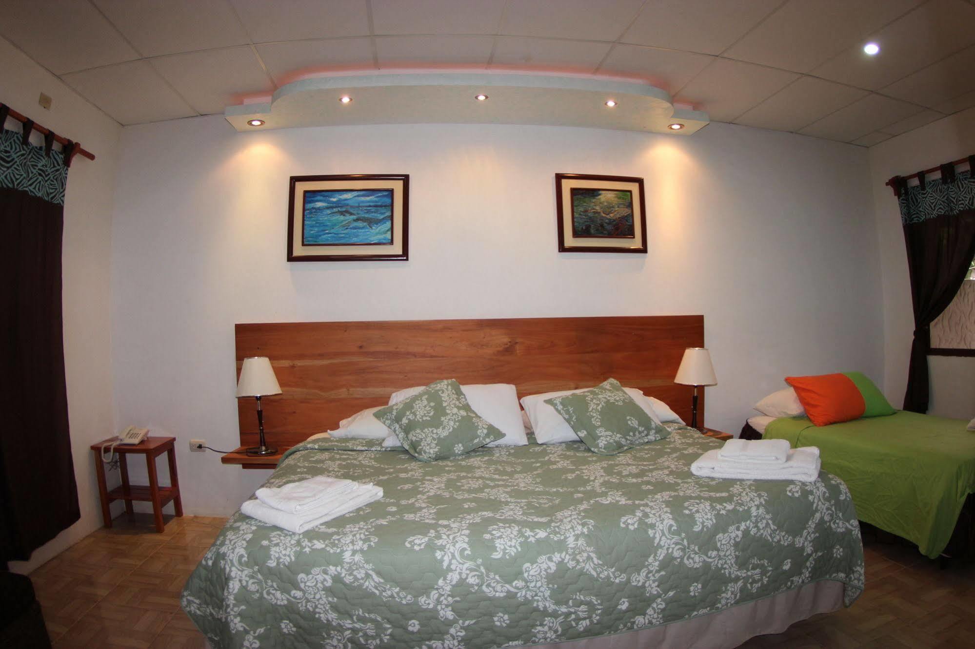 Hotel Twin Galapagos Пуэрто-Айора Экстерьер фото