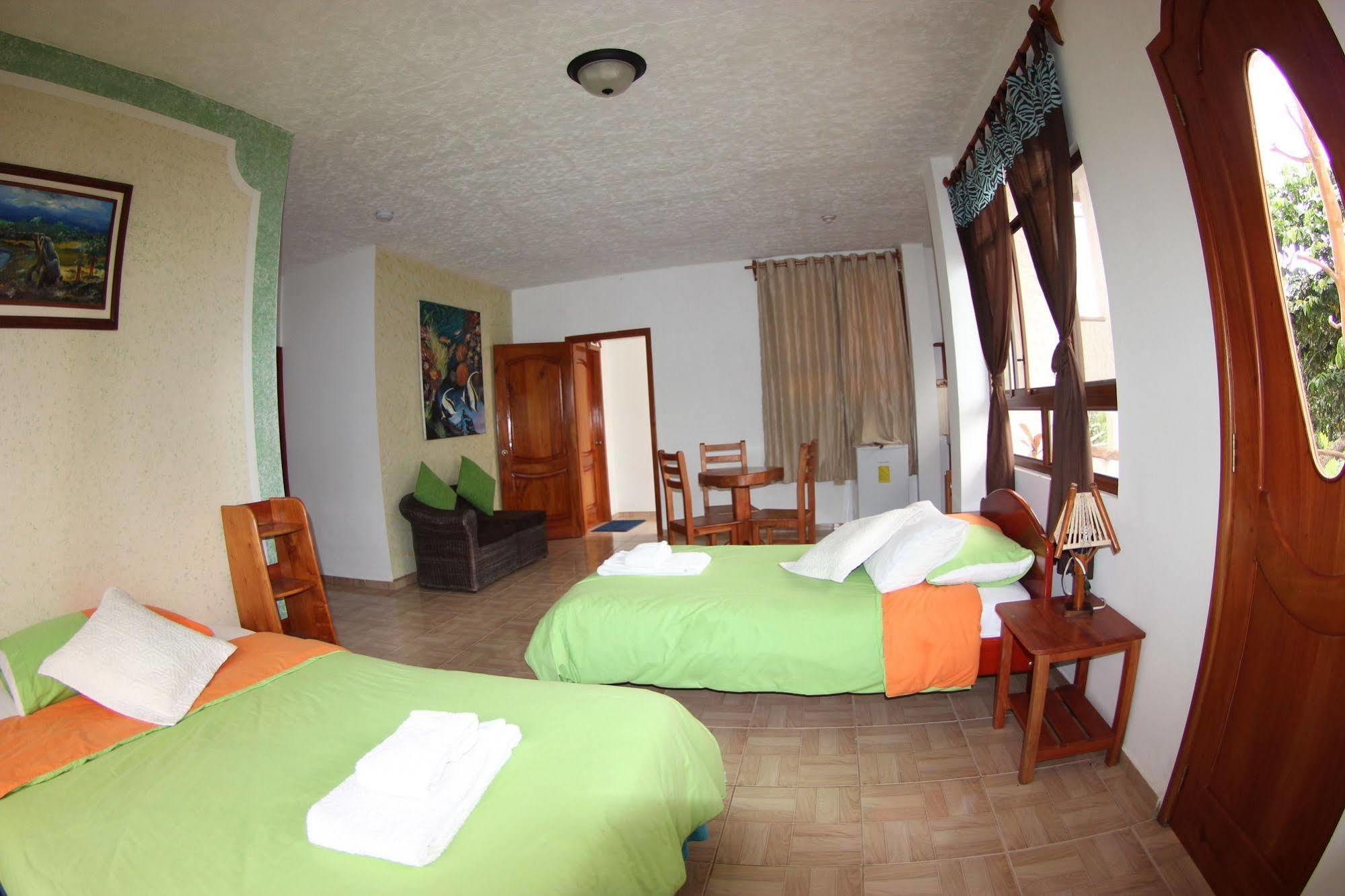Hotel Twin Galapagos Пуэрто-Айора Экстерьер фото
