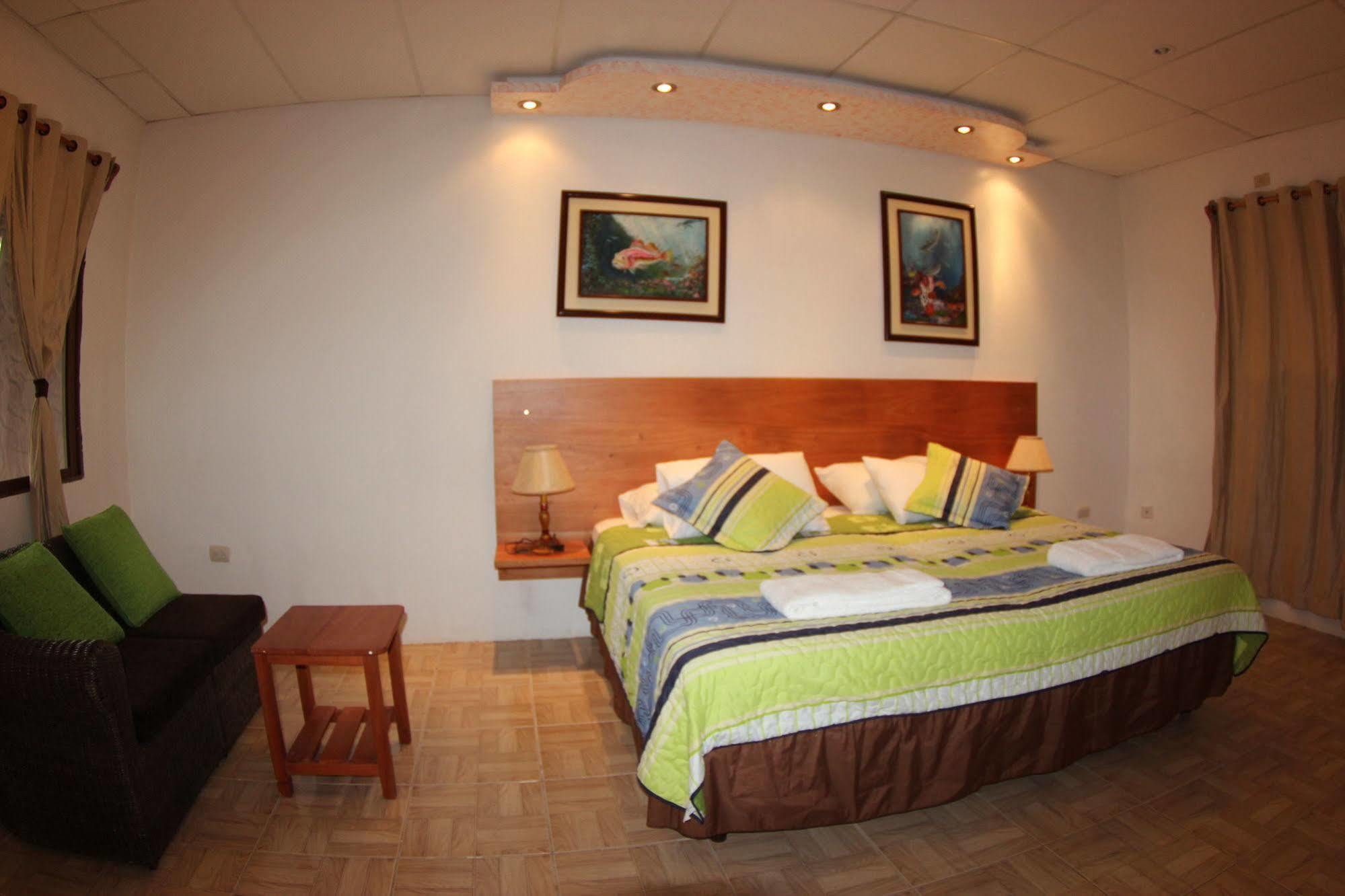 Hotel Twin Galapagos Пуэрто-Айора Экстерьер фото