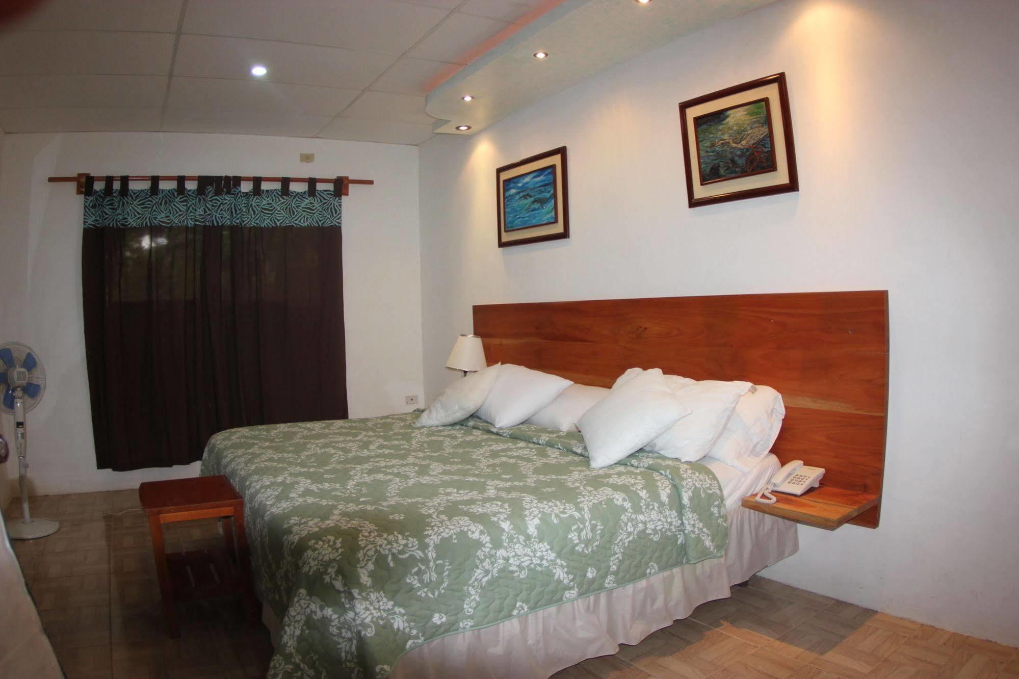 Hotel Twin Galapagos Пуэрто-Айора Экстерьер фото