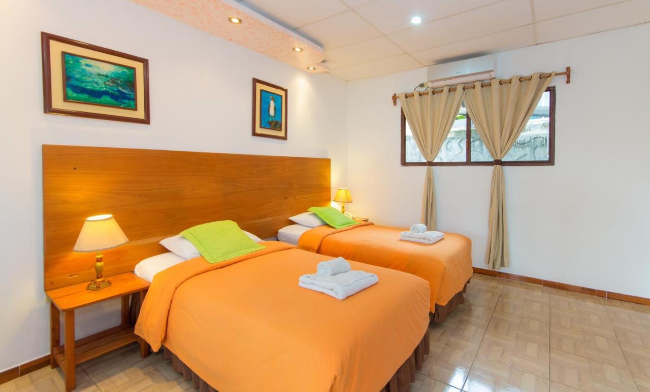 Hotel Twin Galapagos Пуэрто-Айора Экстерьер фото