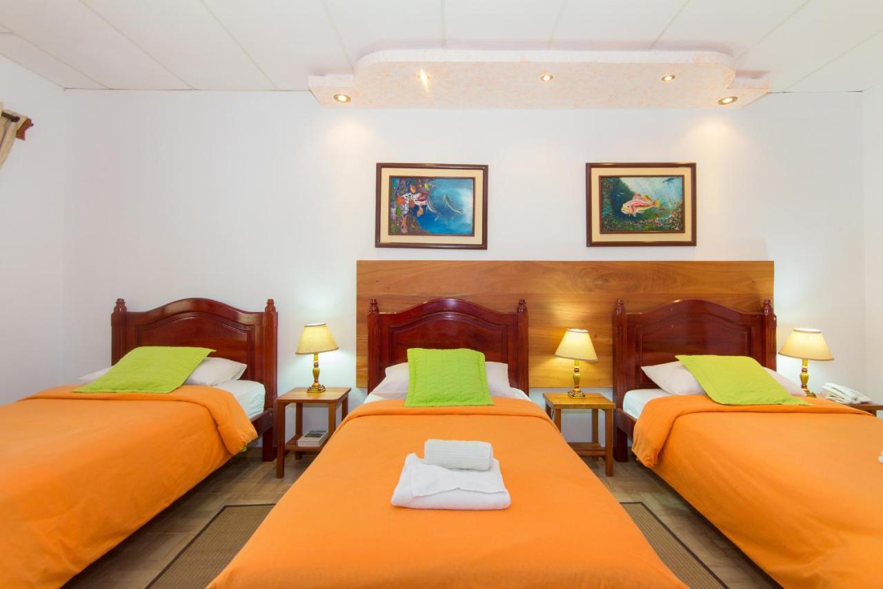 Hotel Twin Galapagos Пуэрто-Айора Экстерьер фото