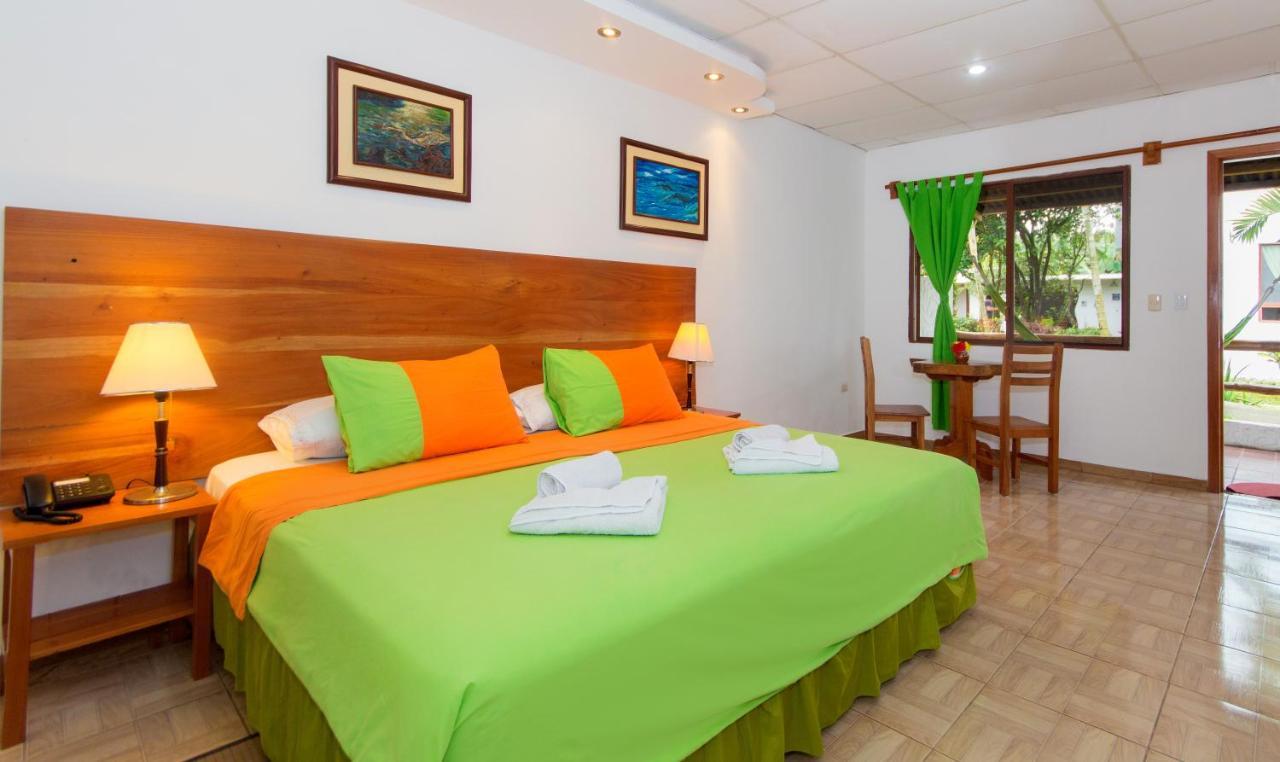 Hotel Twin Galapagos Пуэрто-Айора Экстерьер фото