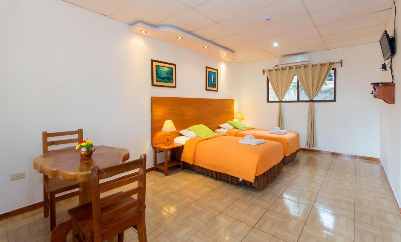 Hotel Twin Galapagos Пуэрто-Айора Экстерьер фото